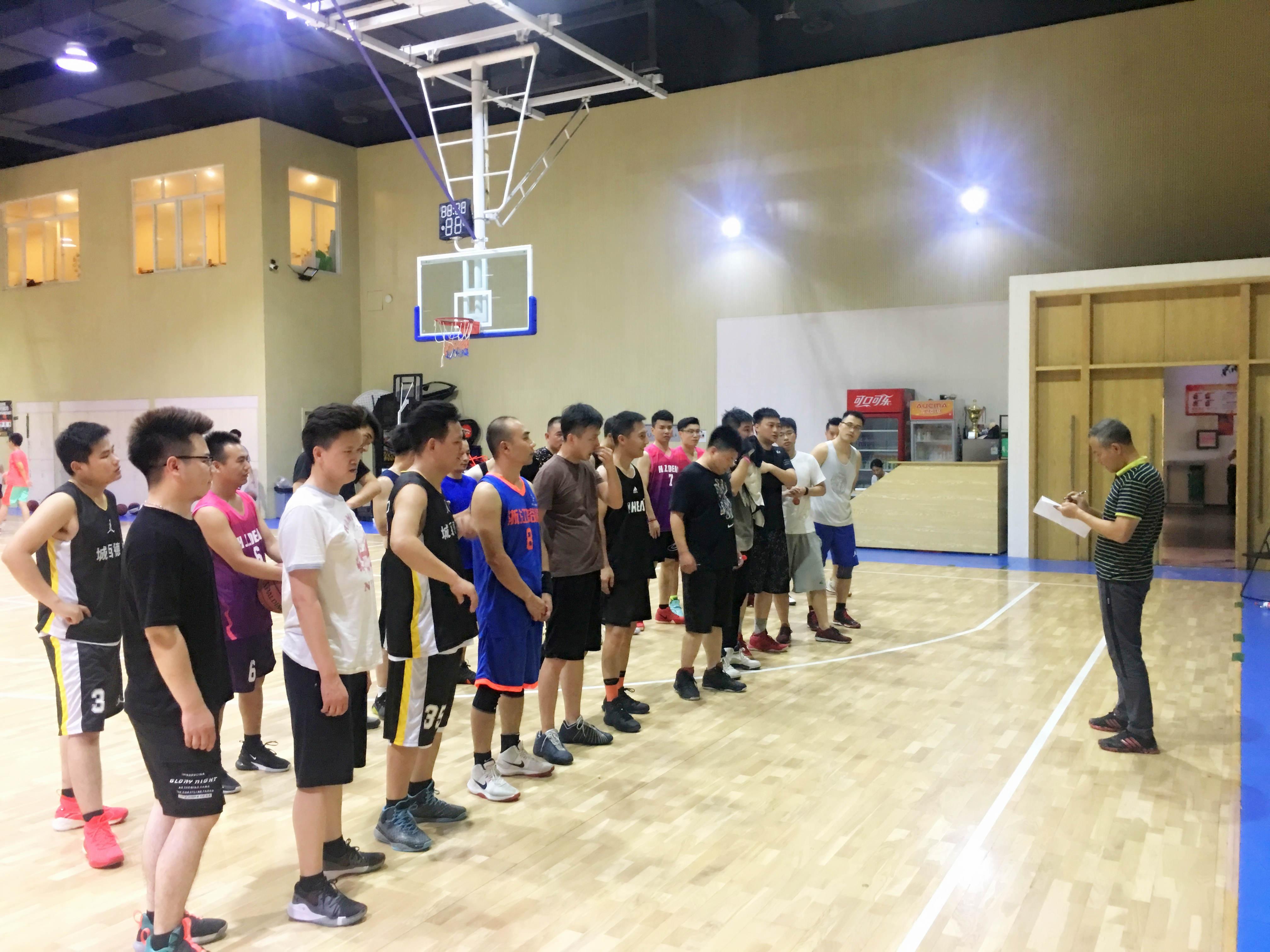 华亿(中国)男子篮球队选拔赛顺利举行