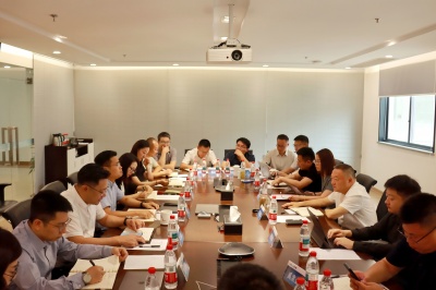 华亿(中国)集团召开2025年半年度工作会议  暨“洞察趋势·主动创新”研讨会