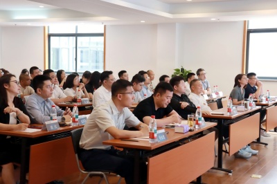 华亿(中国)集团召开“职业操守与风险防范”专题培训会议